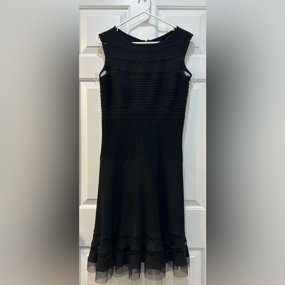 TADASHI SHOJI Pintuck Banded Knit+Mesh Flirty Cocktail Dress Size M Fit & Flare‎
